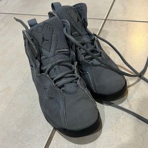 Jordan Air True Flight Mid Basketball Shoes Kids cool gray size 2Y